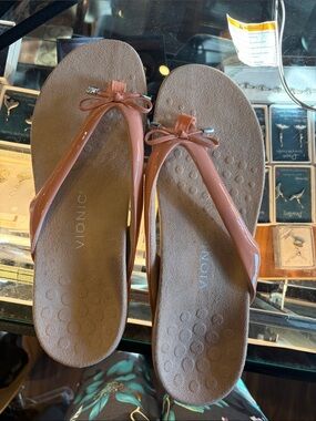 Vionic Women's Bow Flip Sandals in Coral Brown